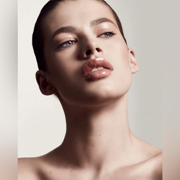 FENTY BEAUTY Gloss Bomb Universal Lip Luminizer - Picture 10 of 12